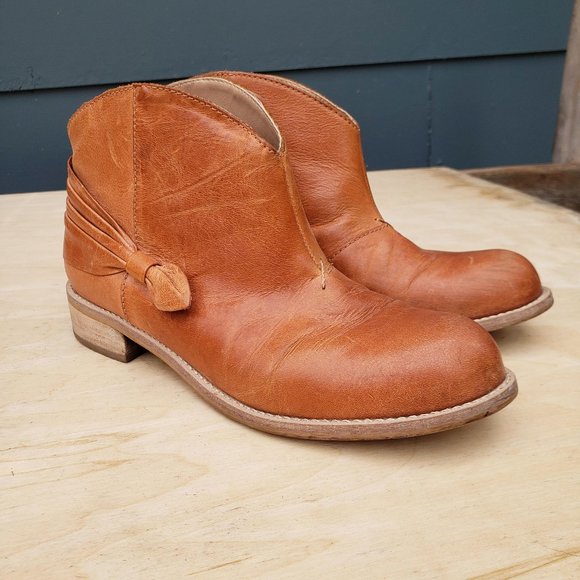 Anthropologie Shoes - Anthropologie Miss Albright Darla Leather Ankle Bootie 9 B